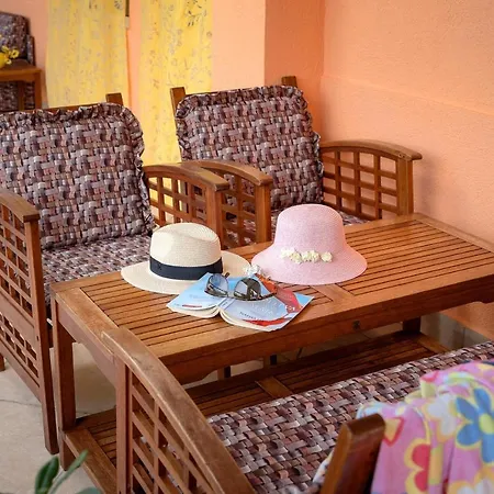 Rosa 2* Jelsa (Hvar)